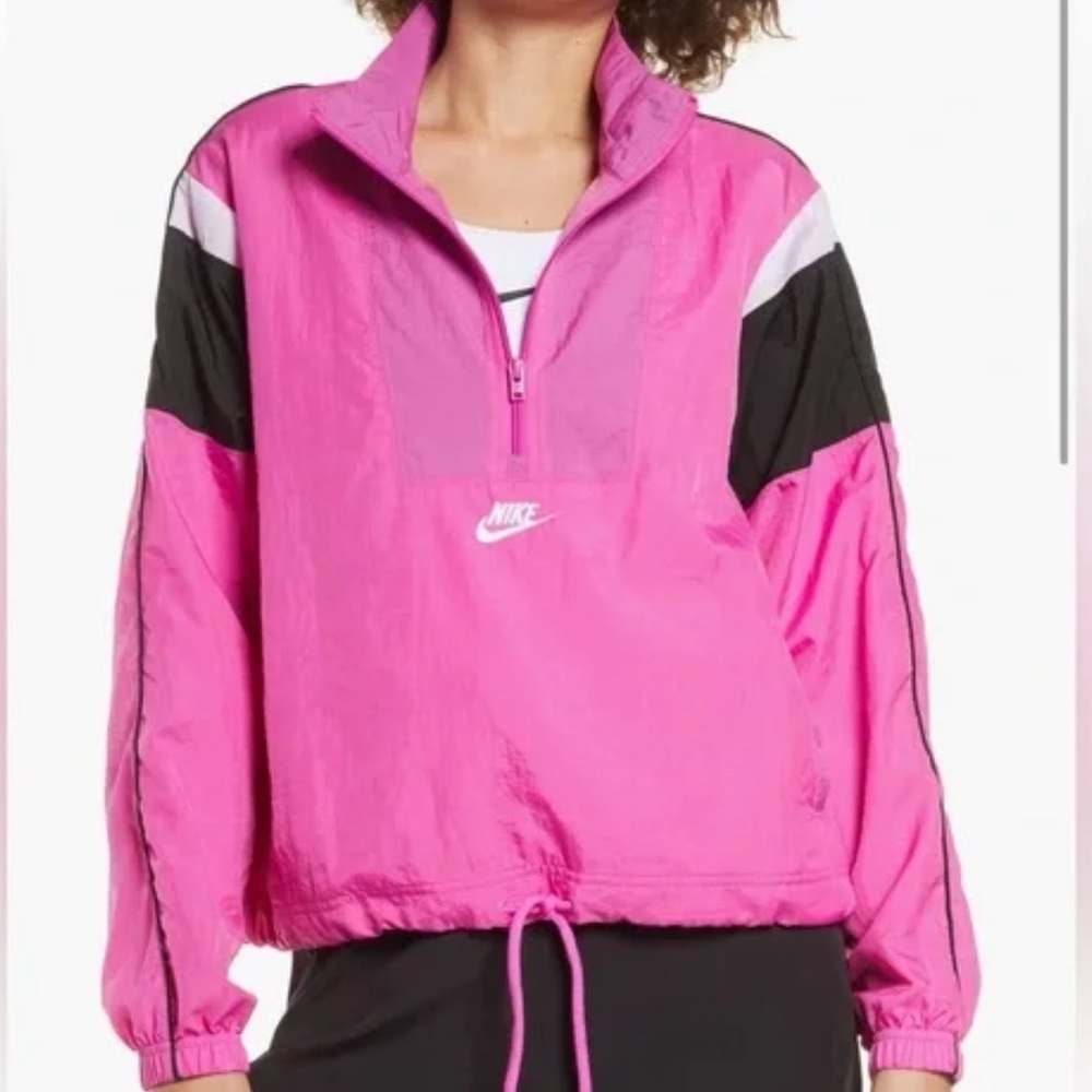 Stylish Nike windbreaker in vibrant pink and black.Half zip,  drawstring waist.